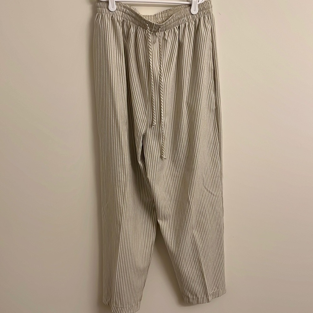 Joan Walters pants size M (petite)